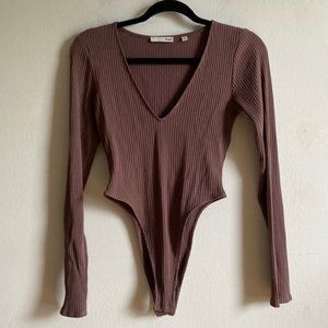 Aritzia Wilfred Free Ribbed Cheeky Long Sleeves Brown Bodysuit
